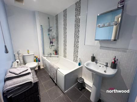 2 bedroom Apartment for sale in Lamberton Drive, Brymbo, LL11