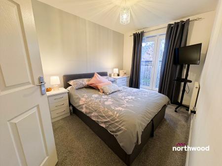 2 bedroom Apartment for sale in Lamberton Drive, Brymbo, LL11