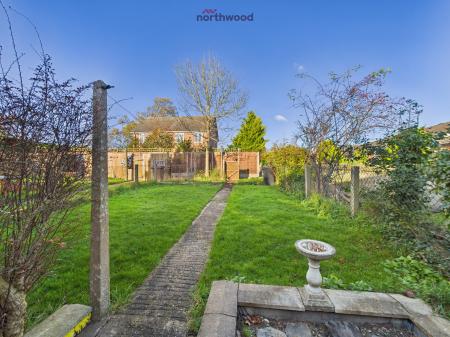 2 bedroom Terraced House for sale in Llwyn Fields, Oswestry, SY11
