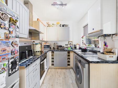 2 bedroom Semi-detached house for sale in Valley View, Wrexham, LL11