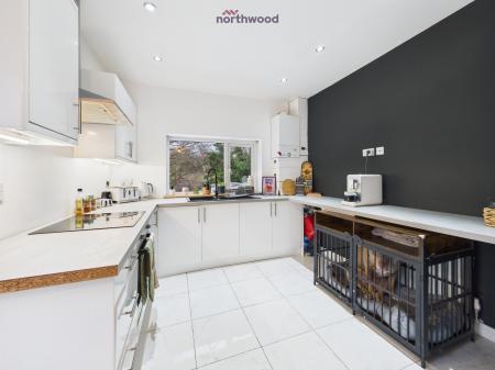 2 bedroom Detached bungalow for sale in Gresford Road, Wrexham, LL12