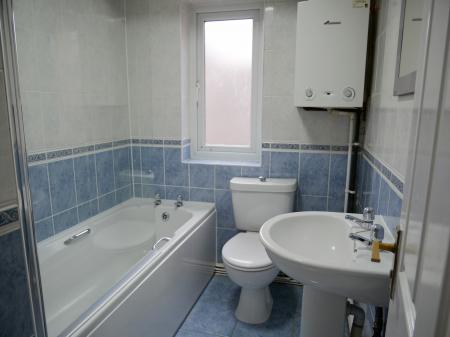2 bedroom Flat to let in Brook Street, Wrexham, LL13