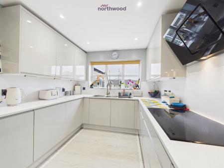 4 bedroom Detached house for sale in Rhuddlan Road, Wrexham, LL14