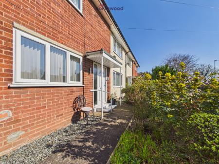 2 bedroom Flat for sale in Smithy Lane, Wrexham, LL12