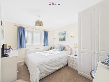 2 bedroom Flat for sale in Smithy Lane, Wrexham, LL12