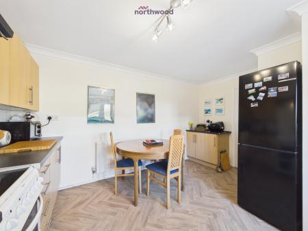 2 bedroom Flat for sale in Smithy Lane, Wrexham, LL12