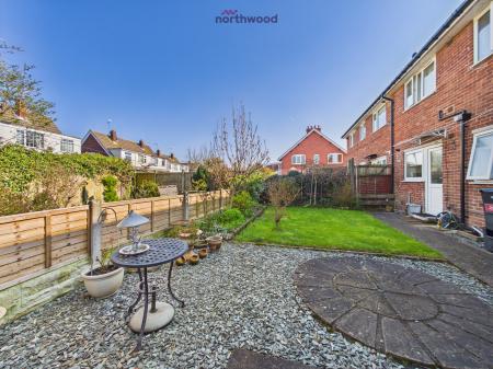 2 bedroom Flat for sale in Smithy Lane, Wrexham, LL12