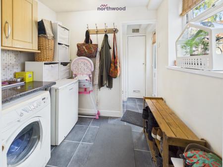 2 bedroom End of terrace house for sale in Victoria Road, Wrexham, LL11