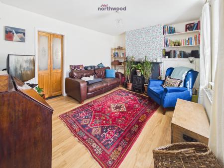 2 bedroom End of terrace house for sale in Victoria Road, Wrexham, LL11