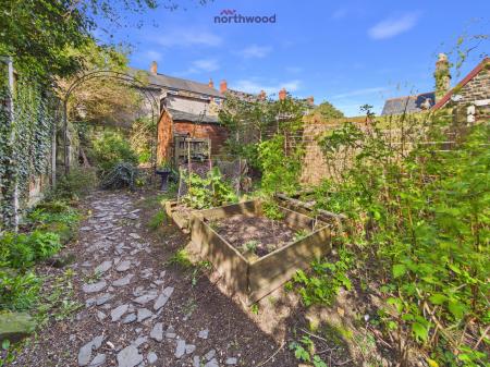 2 bedroom End of terrace house for sale in Victoria Road, Wrexham, LL11