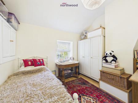 2 bedroom End of terrace house for sale in Victoria Road, Wrexham, LL11