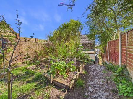 2 bedroom End of terrace house for sale in Victoria Road, Wrexham, LL11