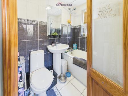 2 bedroom End of terrace house for sale in Victoria Road, Wrexham, LL11