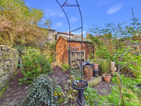 2 bedroom End of terrace house for sale in Victoria Road, Wrexham, LL11