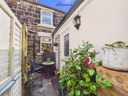 2 bedroom End of terrace house for sale in Victoria Road, Wrexham, LL11