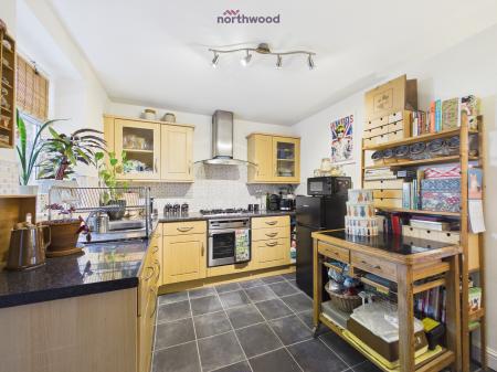 2 bedroom End of terrace house for sale in Victoria Road, Wrexham, LL11