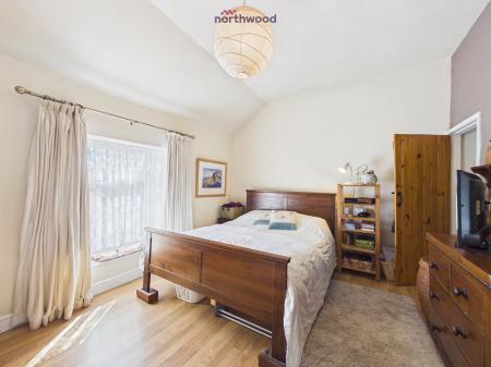 2 bedroom End of terrace house for sale in Victoria Road, Wrexham, LL11