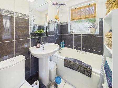 2 bedroom End of terrace house for sale in Victoria Road, Wrexham, LL11