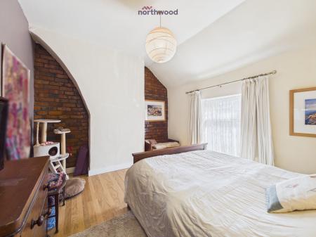 2 bedroom End of terrace house for sale in Victoria Road, Wrexham, LL11