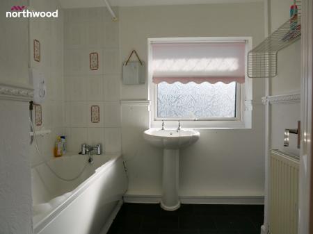 3 bedroom Semi-detached house for sale in Maelor View, Pen Y Cae, Wrexham, LL14