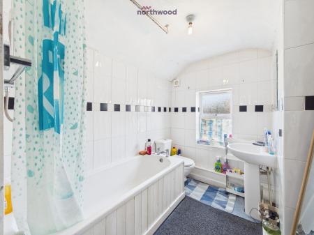 2 bedroom Terraced House for sale in Kingsmills Road, Wrexham, LL13