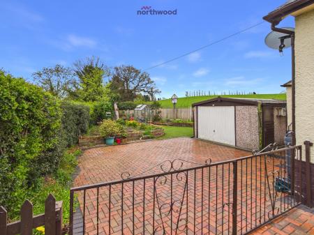 2 bedroom Bungalow for sale in Bryn-Y-Grog Hill, Wrexham, LL13