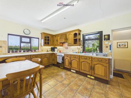 2 bedroom Bungalow for sale in Bryn-Y-Grog Hill, Wrexham, LL13