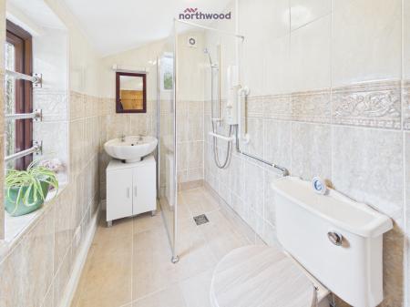 2 bedroom Bungalow for sale in Bryn-Y-Grog Hill, Wrexham, LL13