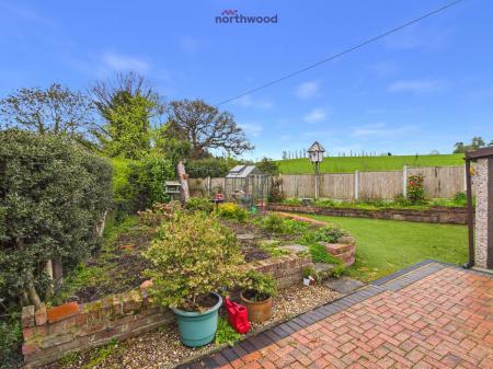 2 bedroom Bungalow for sale in Bryn-Y-Grog Hill, Wrexham, LL13