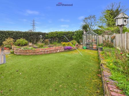 2 bedroom Bungalow for sale in Bryn-Y-Grog Hill, Wrexham, LL13