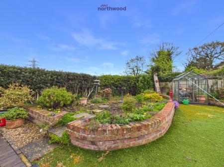 2 bedroom Bungalow for sale in Bryn-Y-Grog Hill, Wrexham, LL13