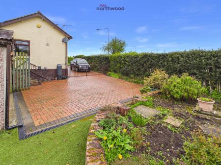 2 bedroom Bungalow for sale in Bryn-Y-Grog Hill, Wrexham, LL13