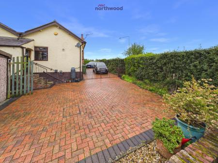2 bedroom Bungalow for sale in Bryn-Y-Grog Hill, Wrexham, LL13