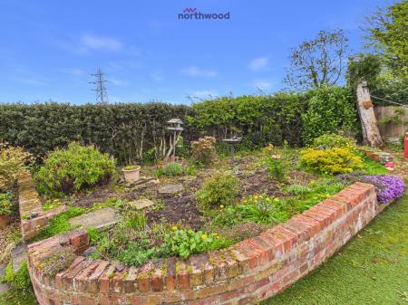 2 bedroom Bungalow for sale in Bryn-Y-Grog Hill, Wrexham, LL13