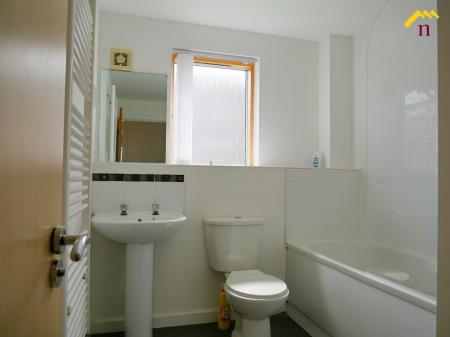 2 bedroom Flat to let in Bentley Place, Wrexham, LL13