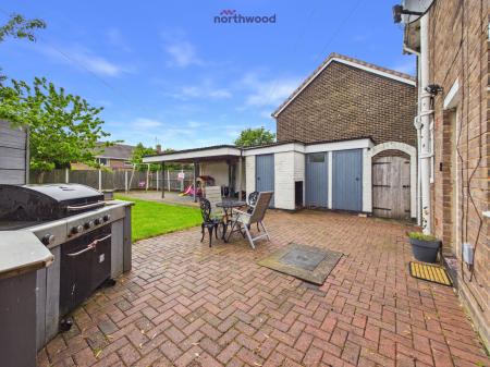 3 bedroom Semi-detached house for sale in Herbert Jennings Avenue, Wrexham, Wrexham, LL12