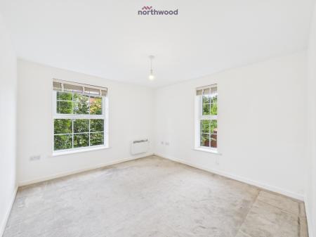 2 bedroom Flat for sale in Llys Nantgarw, Wrexham, LL13