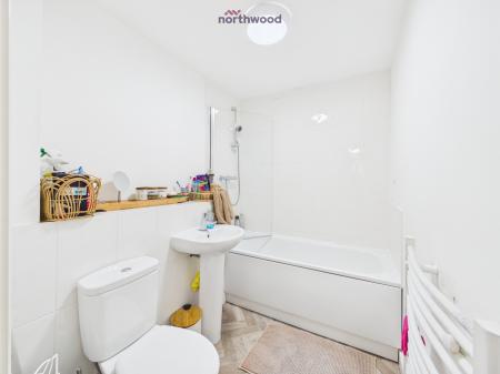 2 bedroom Flat for sale in Llys Nantgarw, Wrexham, LL13