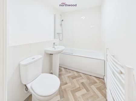 2 bedroom Flat for sale in Llys Nantgarw, Wrexham, LL13
