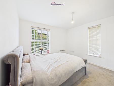 2 bedroom Flat for sale in Llys Nantgarw, Wrexham, LL13