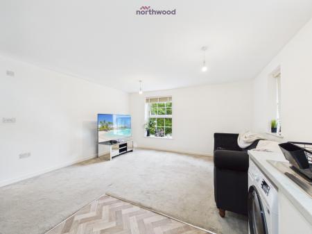 2 bedroom Flat for sale in Llys Nantgarw, Wrexham, LL13