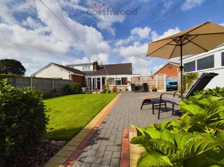 2 bedroom Semi-detached bungalow for sale in Crathie Place, Wrexham, LL11
