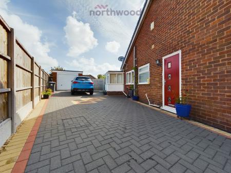 2 bedroom Semi-detached bungalow for sale in Crathie Place, Wrexham, LL11