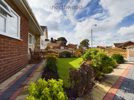 2 bedroom Semi-detached bungalow for sale in Crathie Place, Wrexham, LL11