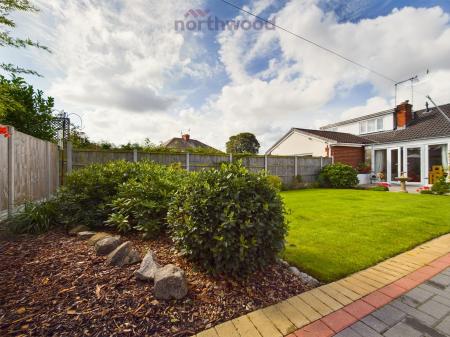 2 bedroom Semi-detached bungalow for sale in Crathie Place, Wrexham, LL11
