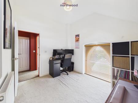 2 bedroom Character Property for sale in St. Albans Road, Wrexham, LL11