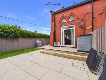 2 bedroom Character Property for sale in St. Albans Road, Wrexham, LL11