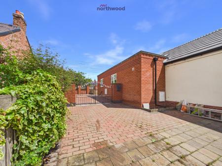 1 bedroom Bungalow for sale in High Street, Wrexham, LL12