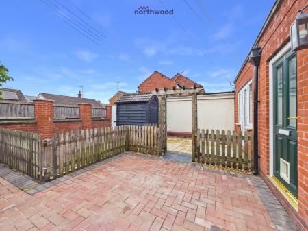 1 bedroom Bungalow for sale in High Street, Wrexham, LL12