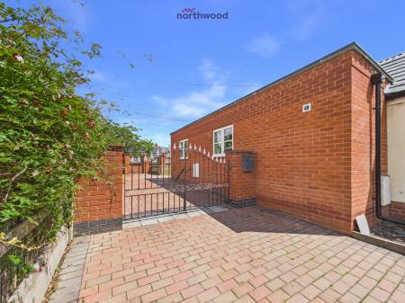 1 bedroom Bungalow for sale in High Street, Wrexham, LL12